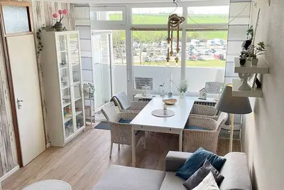 Image de Beautiful and harmonious-maritime coordinated apartment on the 4th floor.