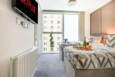 Image de Luxury Central Hub Apartment w/ Parking & SkyTV