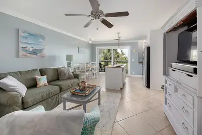Image de 2 bed/2 bath marsh front unit in Sea Palms