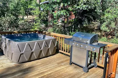 Image de Alpine Lodge: Hot Tub, Walk to Town, Mountain Views