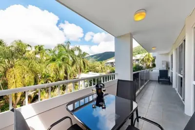 Image de 2 Bedroom Modern Corner Apartment with tropical feel in Palm Cove