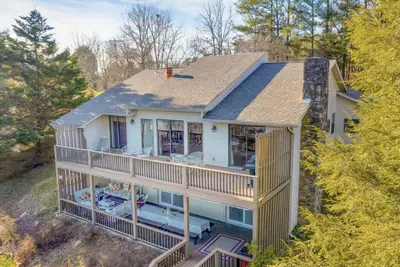 Image de Charming Lakefront Oasis, Spacious, Self Check-In