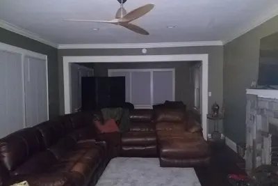 Image de Inntownsuites- 2300 sq. ft. house, large rooms, Walking distance to restaurants.