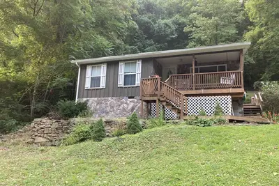 Image de 3 Bedroom Cottage with riverfront in New River Gorge