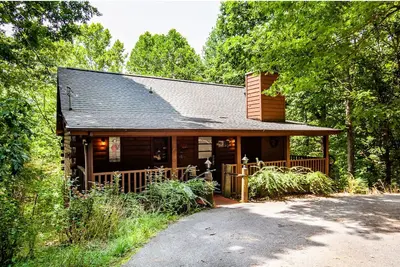 Image de Romantic Mountain Shanty - Hot Tub & Fireplace