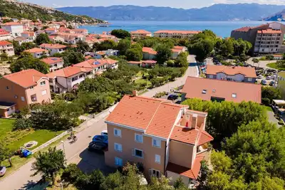 Image de Appartement de vacances avec balcon et climatisation, à proximité de la mer