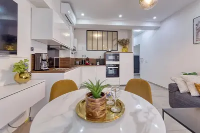 Image de City Vibes - Indoor Parking - Breakfast-Wifi-Air Conditionnel