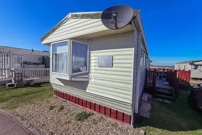 Image de Great 6 berth caravan with decking by the beach in Suffolk ref 40023nd