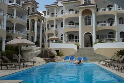 Image de Amazing Ocean and Pool view, lots of openings  for Spring and Summer Bookings