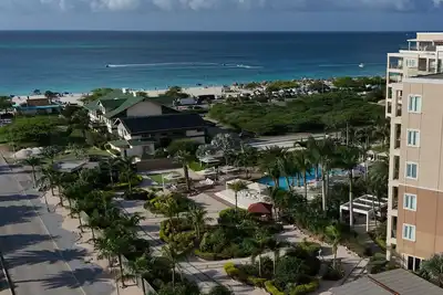 Image de Eagle Beach-Luxury condo at LeVent with amazing pool and ocean views!