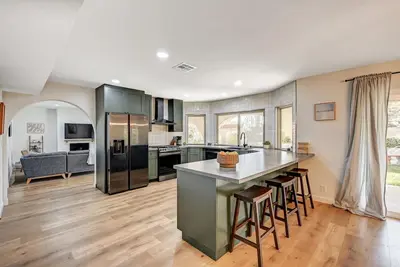 Image de Beautiful + Modern Hacienda w/ Resort Style Yard, Heated Pool, Views, Near Strip