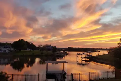 Image de Lakefront Home with dock, 6 Kayaks! 3 miles to Granbury Square