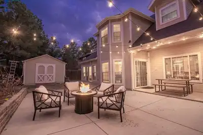 Image de Spacious Retreat with 2 Master Suites, Foosball & Ac