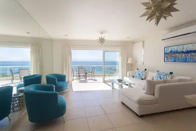 Image de Oceanfront Penthouse, **Breathtaking Views**