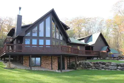 Image de Spectacular Mt. home with views of Lake George and Hot Tub.