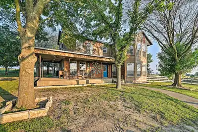 Image de Charming Hamilton Farmhouse w/ Country Views!