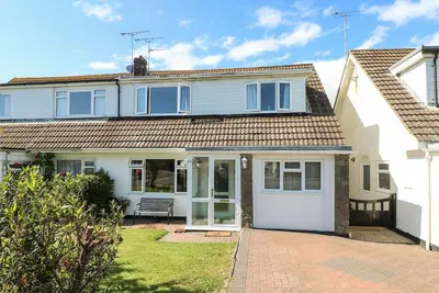 53 St. Brides View, pet friendly, character holiday cottage in Roch