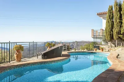 Image de Appartement \"Alma\" avec vue sur montagne, piscine, bain à remous, Wi-Fi, A/C et terrasse