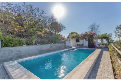 Image de Maison \"Encantadora Casa Rural piscina\" avec vue sur la montagne et la mer, piscine et Wi-Fi