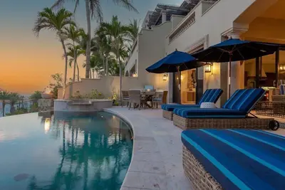 Image de Freshly Remodeled, 2 minute walk to the beach in V