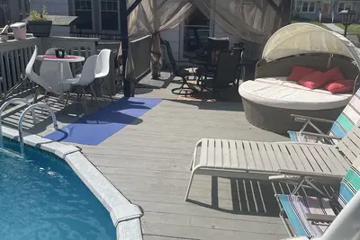 Image de 2-bedroom residential home with pool 30 mins from Nyc and Beaches