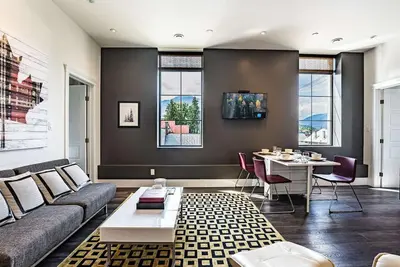 Image de Revelstoke - In the Heart Of It All