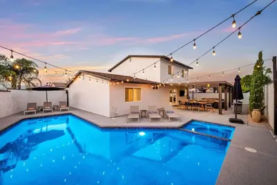 Image de The Hidden Gem | Large Entertainers Backyard
