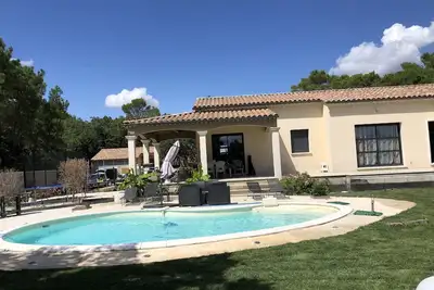 Image de 4 bedroom private vacation home in suze-la-rousse