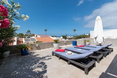 Image de Stunning 2 Bedroom Apartment. Communal Pool. Sea Views. Private Terrace.