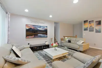 Image de Relax with your family and friends at our peaceful home. Great Vacation Home!