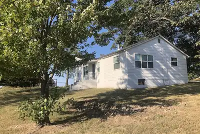 Image de Clean, comfy and cute farmhouse between Joplin and Neosho, easy access to I-49.