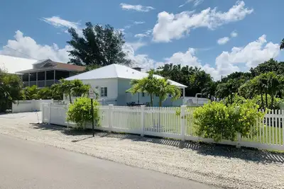 Image de Bean Point Beach Cottage -North End of Island beautiful white sand and sunsets!
