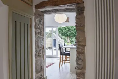 Image de This stylish cottage will certainly not disappoint, set in the quaint village of Abererch.