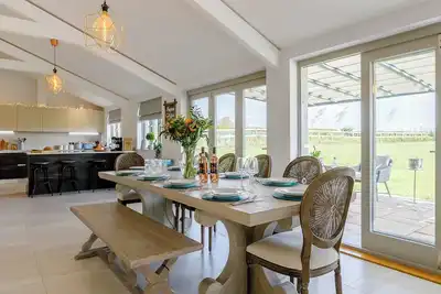 Image de A stunning holiday home on the edge of the Cotswolds, perfect for exploring this beautiful region.