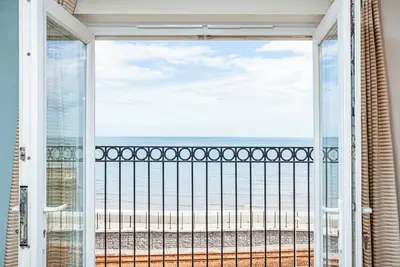 Image de 2 chambres à coucher à Dawlish