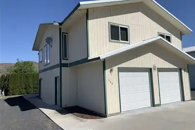 Image de Spread out and relax in comfort in beautiful Sunland Estates