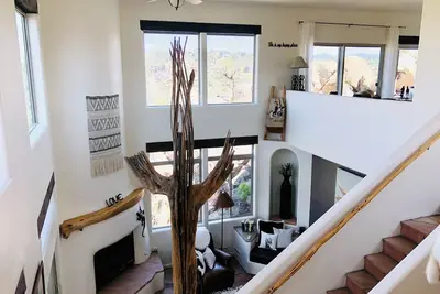 Image de Birds Eye View Stunning & Unique Nest in the granite boulders. Close to Downtown