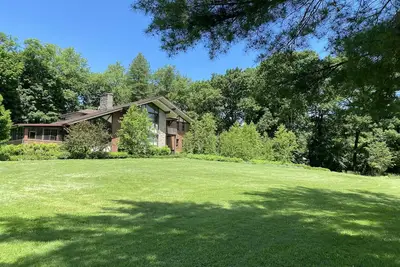 Image de Fully Furnished, Monthly, Massive 6 Bedroom Estate Home on 7 Acre Organic Farm!