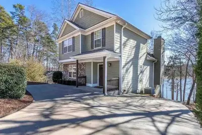 Image de Premium Lake Retreat, Large Deep-Water Dock, Rec Room, Updated