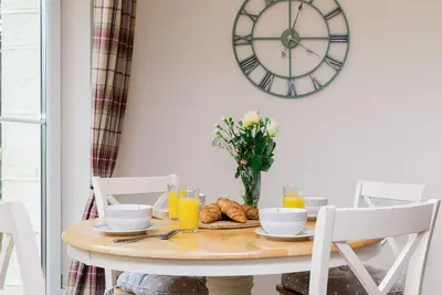 Image de A cosy cottage in Shanklin Old Town with 15% off Red Funnel travel.