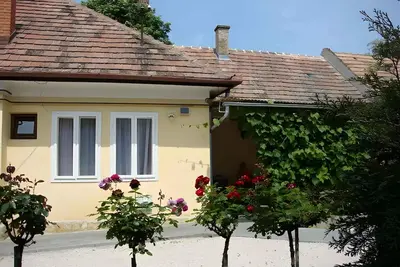 Image de Maison de vacances avec une terrasse couverte dans le centre
