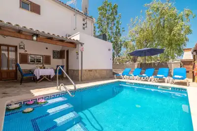 Belle maison de vacances privée avec climatisation, piscine privée, Wifi, Tv, patio, parking
