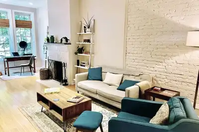 Image de Spacious Row House in Hip and Historic Location