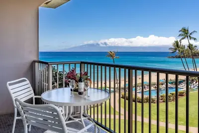 Image de Maui Resort Rentals: The Whaler 562 - Fully Renovated 5th Floor Studio, Fantastic Pacific Ocean and Black Rock Views!