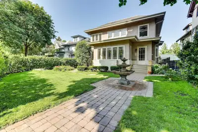 Image de Charming Mpls Home w/ Patio - Walk to Uptown!