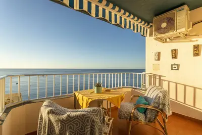 Image de Appartement face à la mer, près de la plage, avec piscine et Wi-Fi