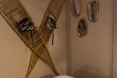 Image de Relax in a serene patio oasis & a rejuvenating massage chair after a long day!