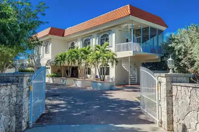 Image de Vaca Cut Sunsets 5 bed 4 bath home with pool Gulf Views on Vaca Cut