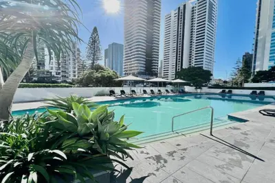 Image de Large, modern 3 bedroom apartment with City Views - CoastHM
