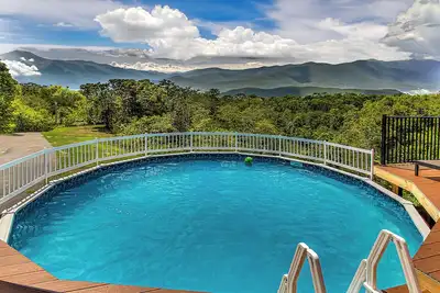 Image de 10 min to Soaky mntns & shoping, private backyard